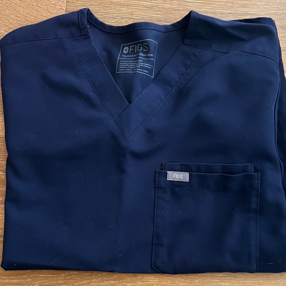 Figs Men’s scrub top Size Small